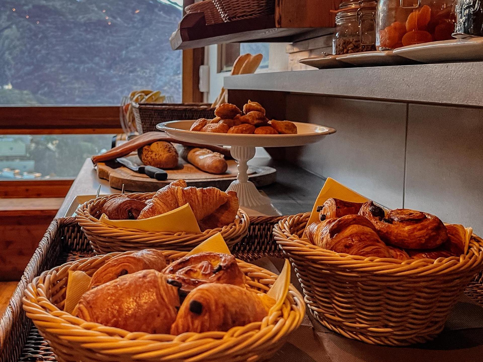 Hotel Restaurant Saint Roch Puy-Saint-Vincent Eksteriør billede